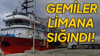 Limana sığınan balıkçılar gemilerinin bakımını yapıyor
