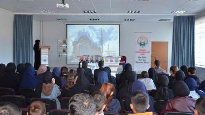 Öğrenciler okudukları yazarları panele taşıdı