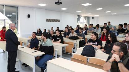 Rektör Taşdemir, öğrencilerle buluştu