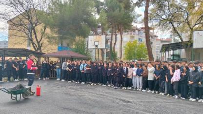 Öğrenciler tatbikatla afet anını deneyimledi