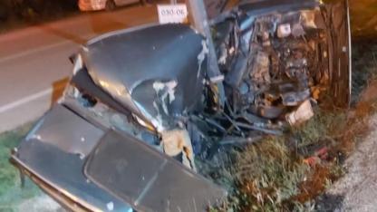 Sinop'ta kontrolden çıkan otomobil direğe çarptı: 1 yaralı
