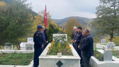 Sinoplu şehit mezarı başında dualarla anıldı