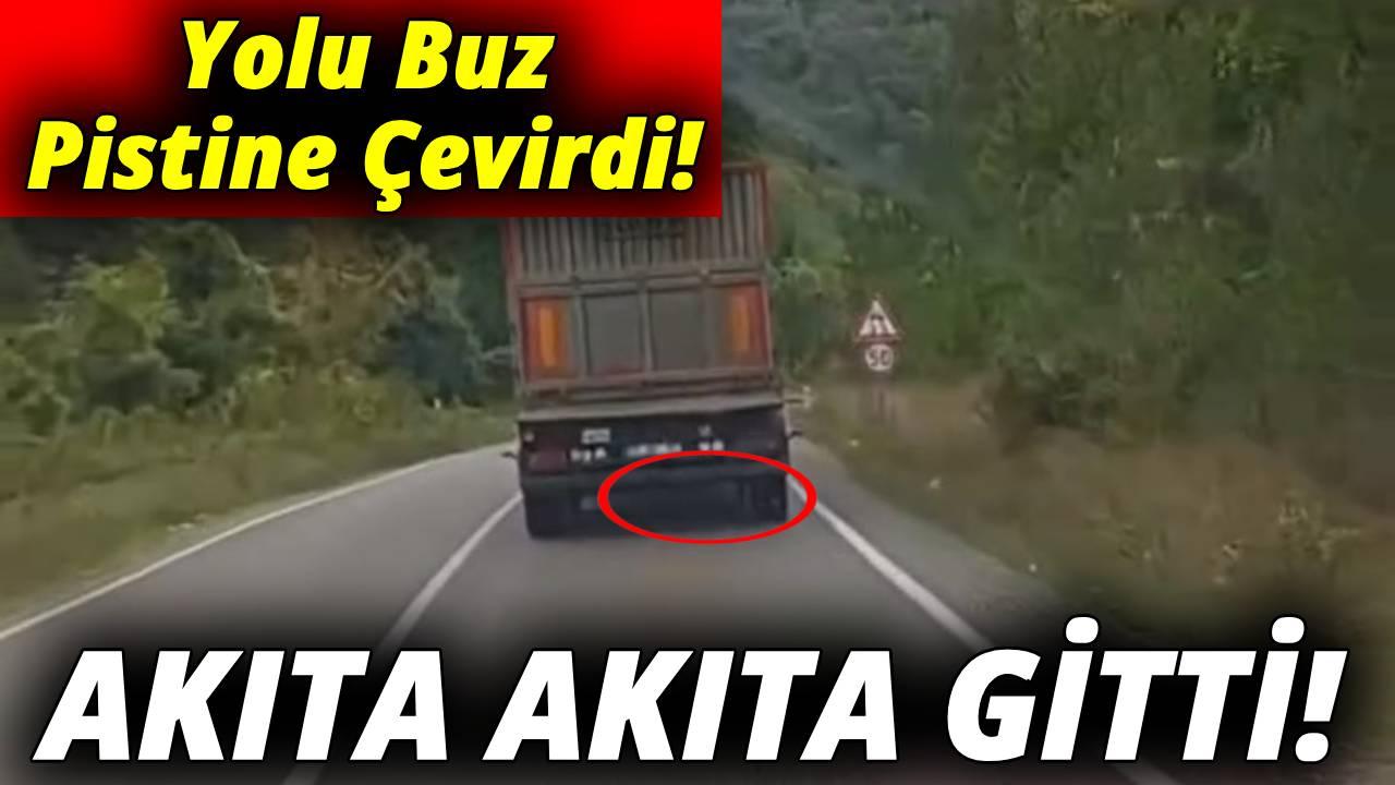 Sinop&#039;ta kamyondan sızan hamsi suyu sürücülere zor anlar yaşattı