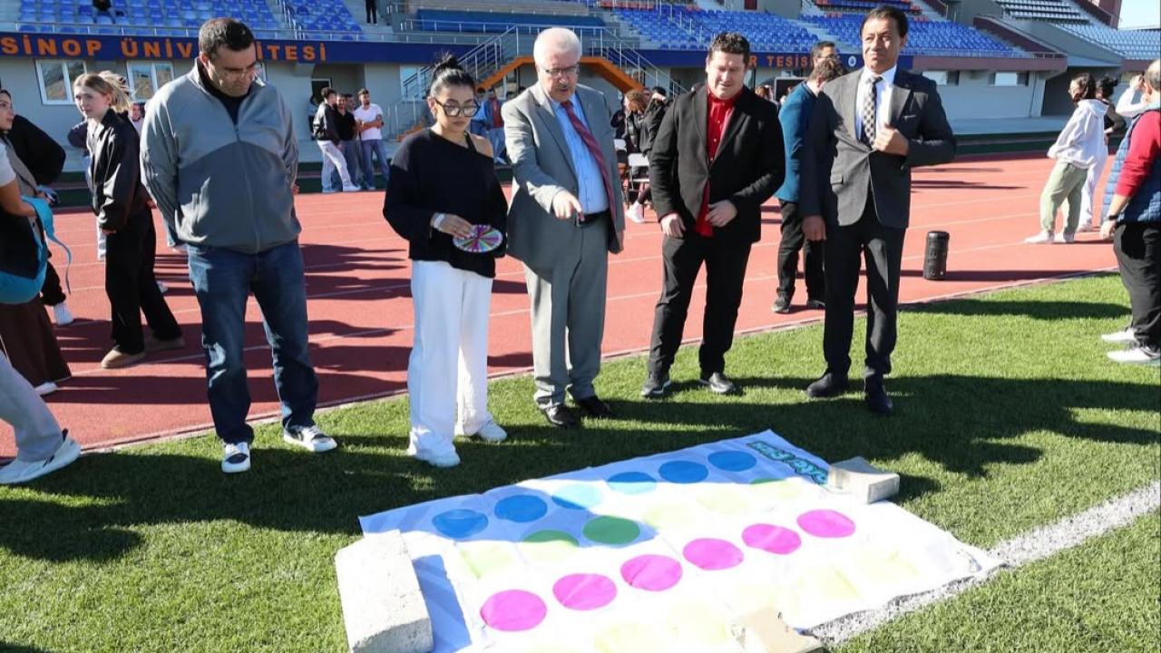 Sinop’ta öğrenciler gönüllülük için sahaya indi