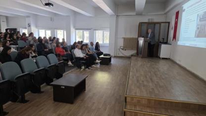 SNÜ'de yeni öğrencilere kütüphane hizmetleri tanıtıldı