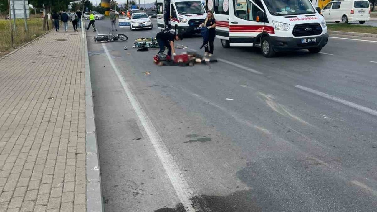 Tırın çarptığı motosikletteki iki genç hayatını kaybetti