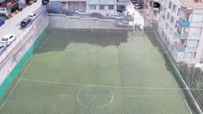 Yıpranan halı saha yenilenecek