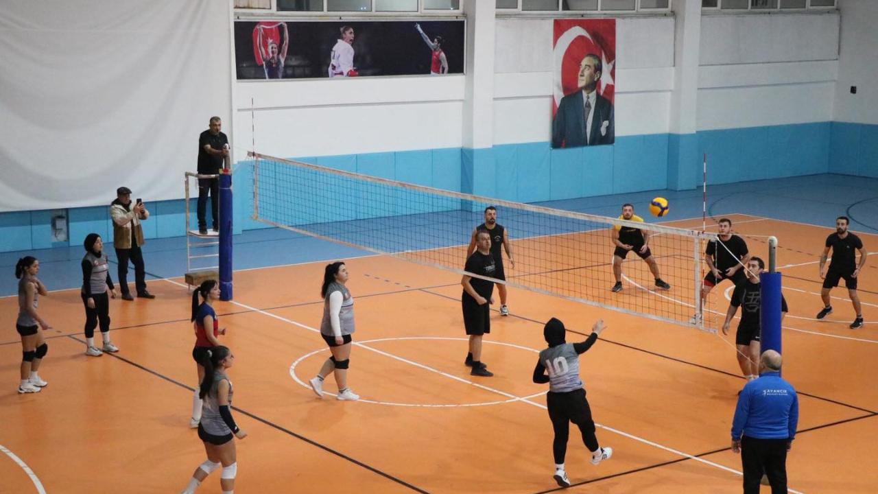 Ayancık’ta kurumlar arası voleybol turnuvası başladı