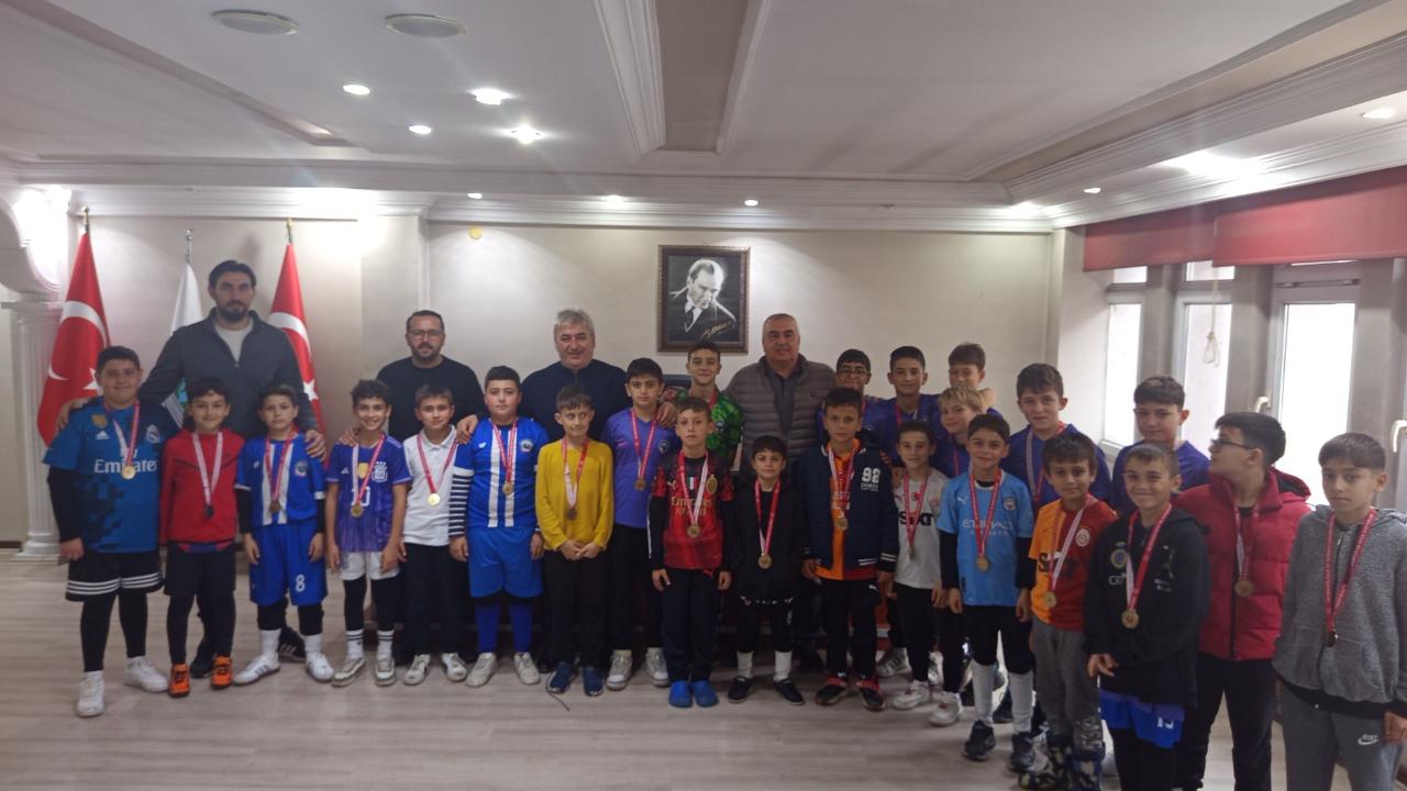 Başkan Kaya, genç sporcuları makamında ağırladı