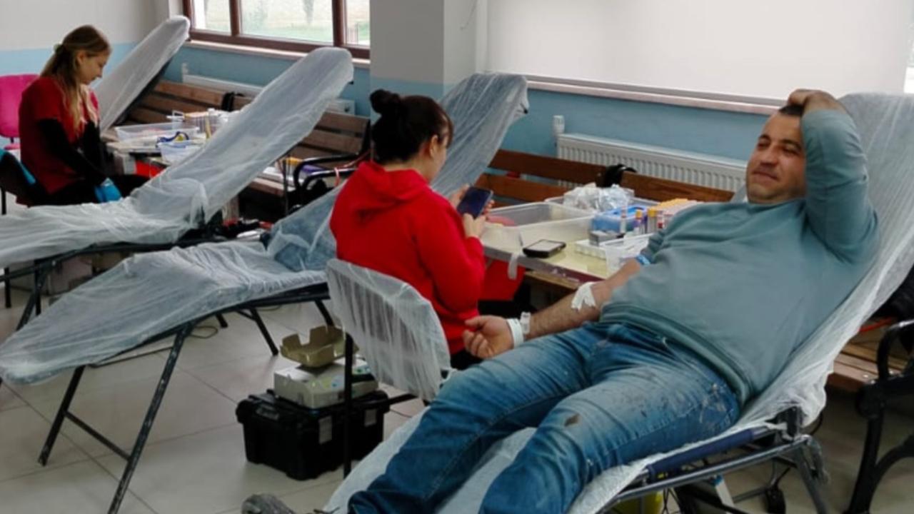 Boyabat&#039;ta öğrenci velileri kan bağışı kampanyasına destek verdi