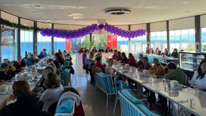 CHP'li kadın yöneticiler Gerze'de bir araya geldi