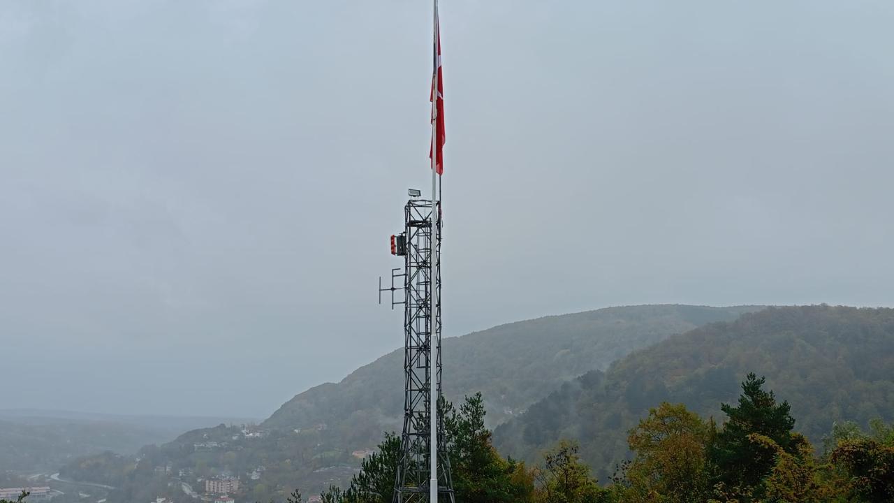 Çöp de utanç, bayrak da ihmal