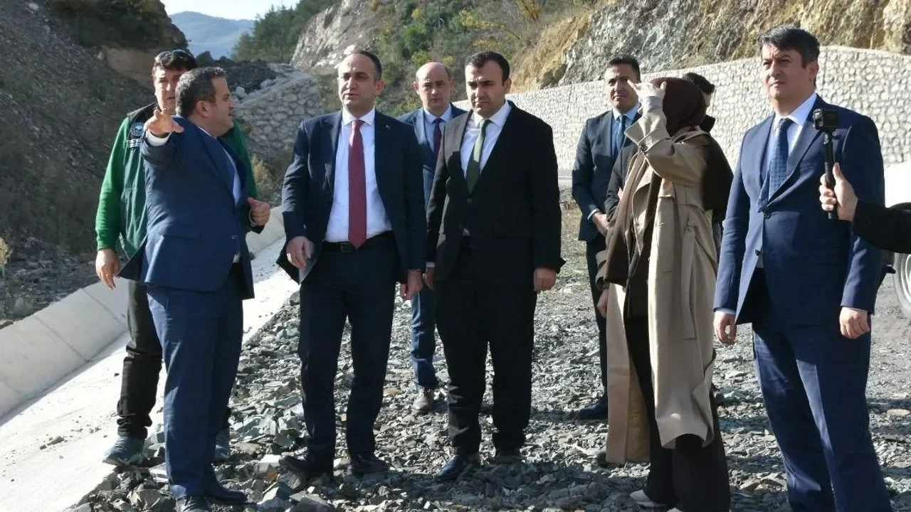 Dikmen&#039;de yol yapım çalışmaları devam ediyor