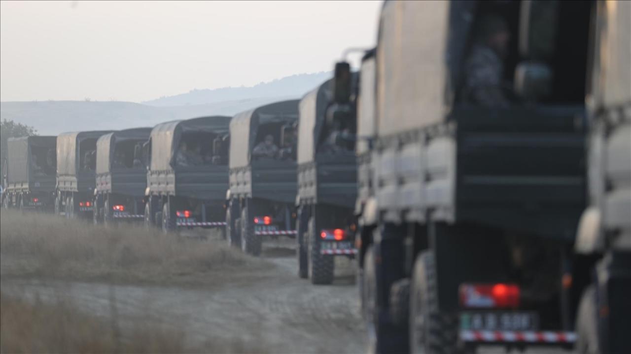 Düşen askeri uçağın enkazı tırlarla yurda getirildi