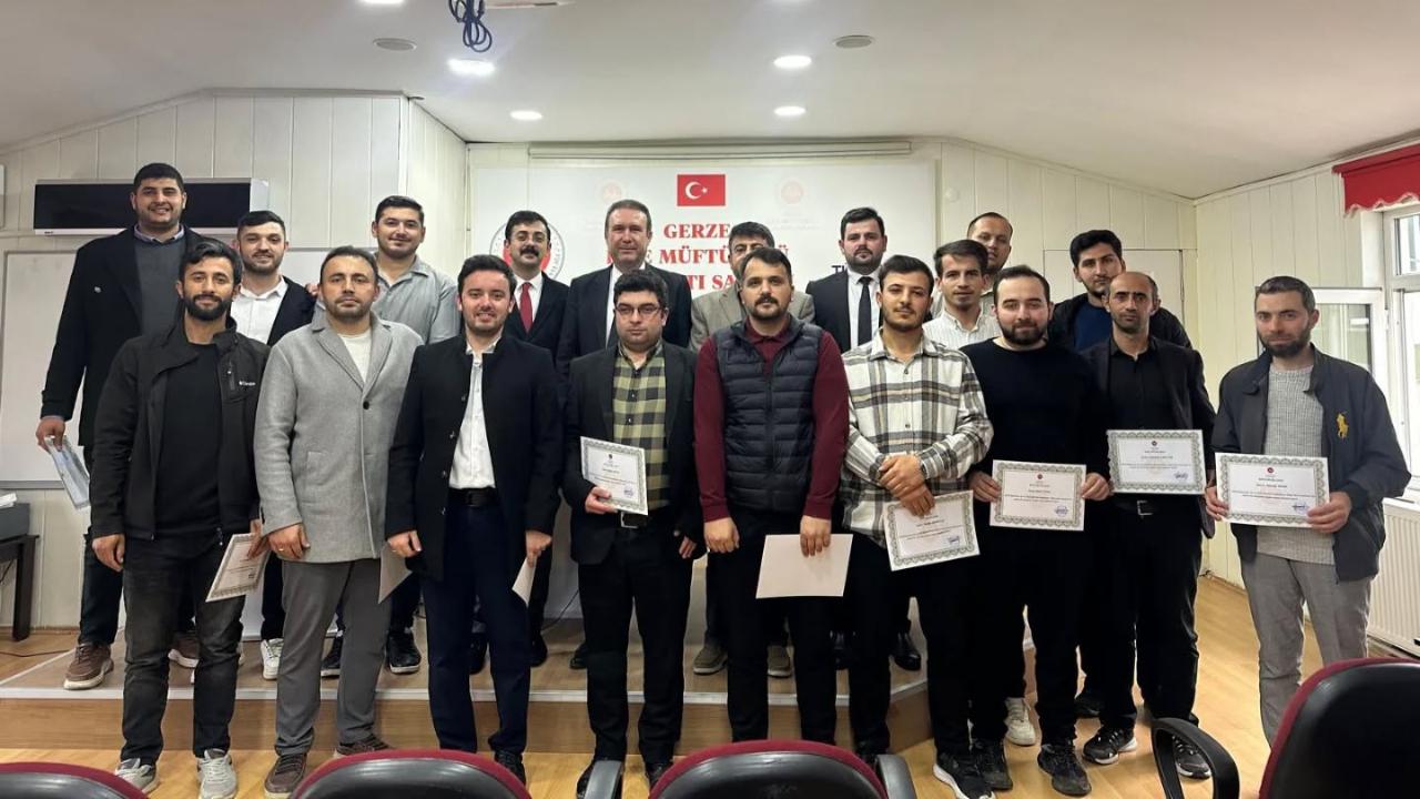Gerze&#039;de genç din görevlilerine ‘babalık bilinci’ eğitimi