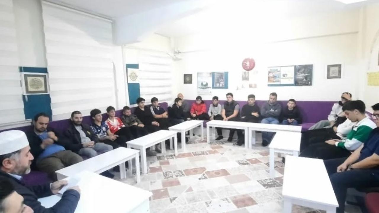 Gerze’de modern çağın sorunları gençlerle masaya yatırıldı