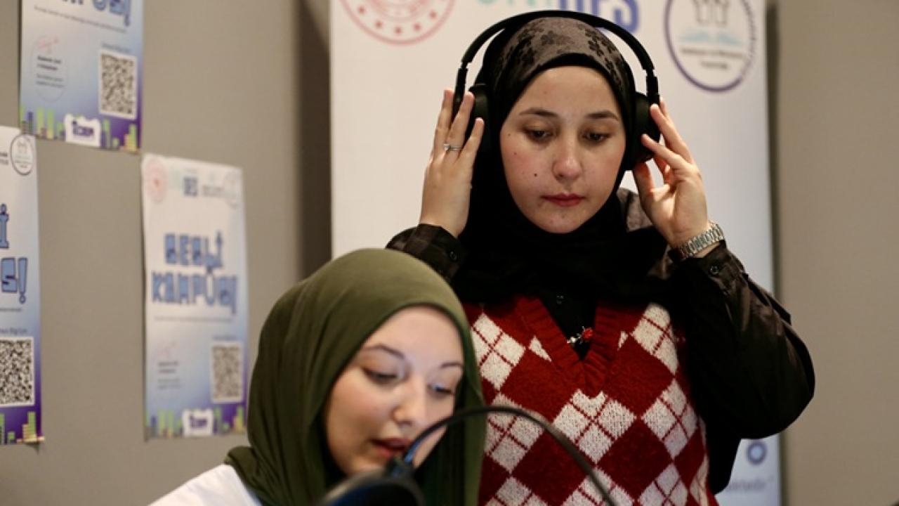 Görme engelli üniversiteliler ders notlarına &quot;sesli&quot; ulaşabilecek