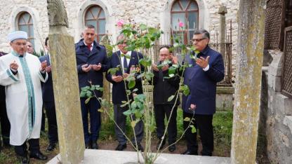 Hüseyin Paşa, kabri başında yâd edildi