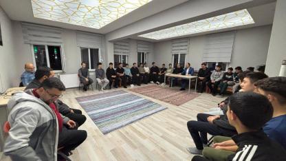 Kaymakam Yılmaz, yurtta kalan öğrencilerle bir araya geldi