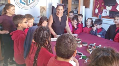 Minik ellerden renkli desenler