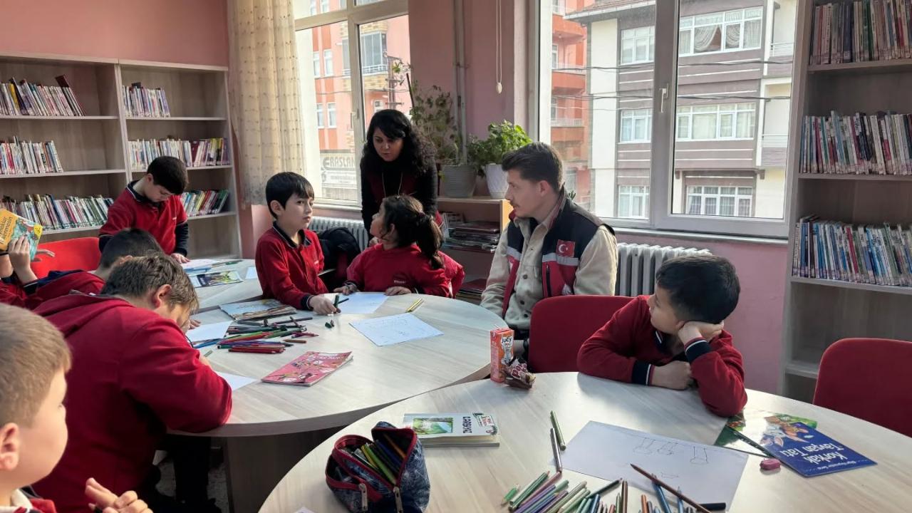 Minikler kitapların büyülü dünyasını keşfetti