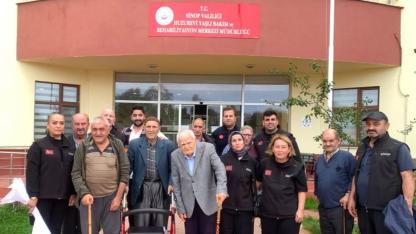 AFAD gönüllüleri yaşlıların yüzünü güldürdü