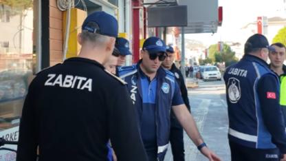 Gerze’de polis ve zabıta kaldırım işgallerini denetledi