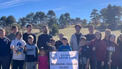 Şampiyon okçular aileleriyle mantar topladı