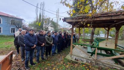 Sanatçı Gurbetçi Ali babasını uğurladı