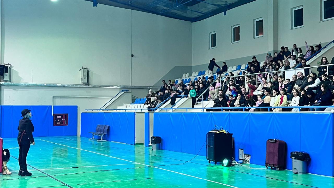 Sihirbaz Eva, Türkelili çocukları büyüledi