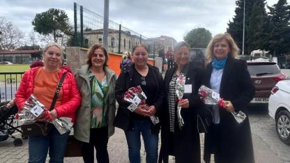 Sinop Kent Konseyinden öğretmenlere gül sürprizi