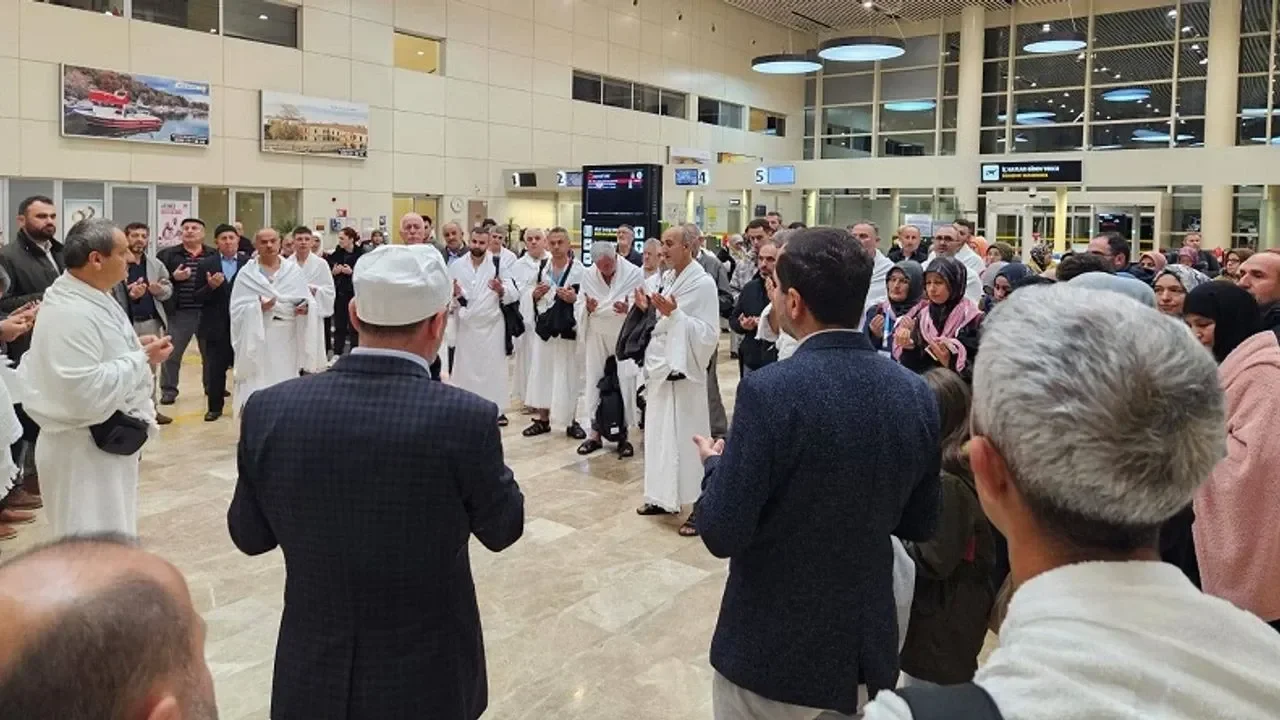 Sinop umrecileri dualarla kutsal topraklara uğurlandı