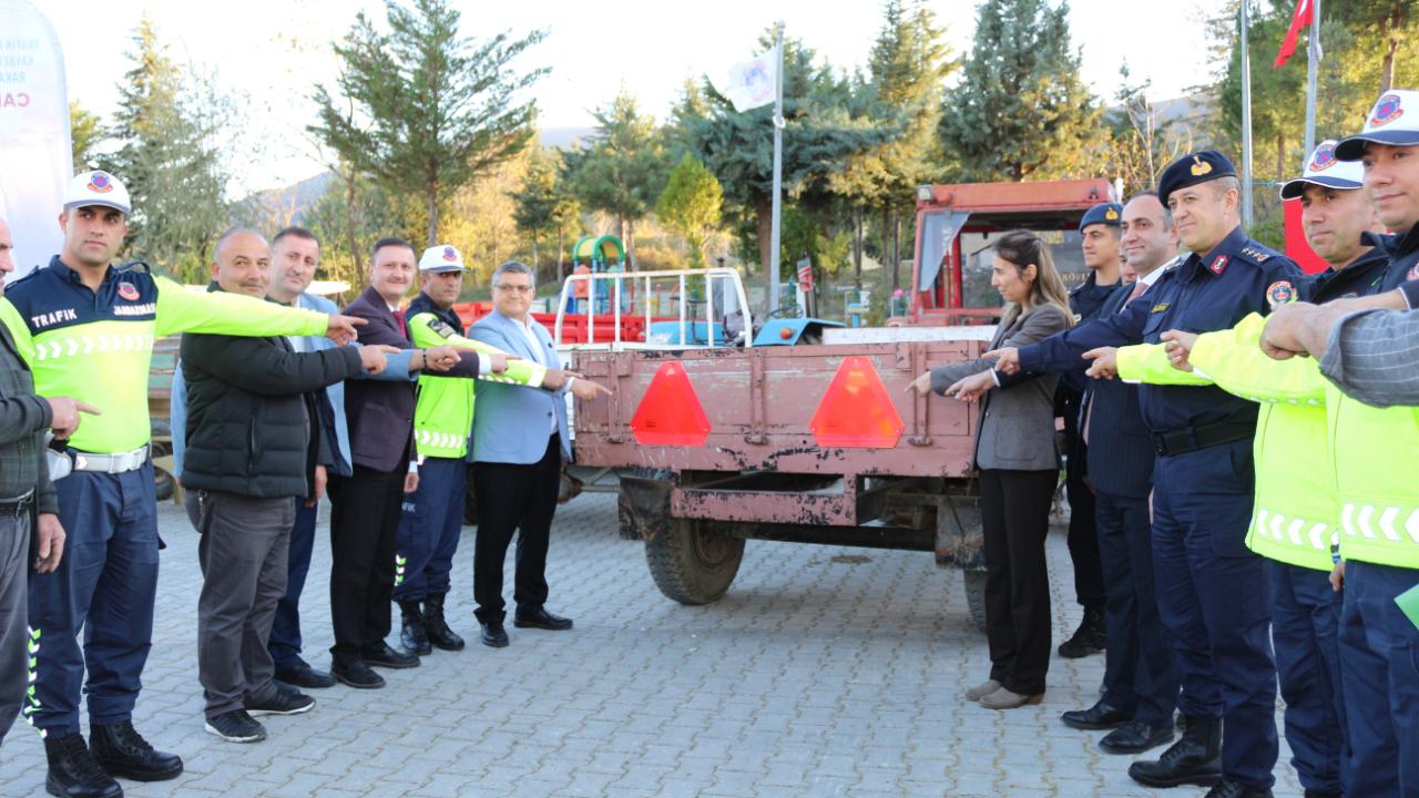 Sinop’ta çiftçilere reflektör dağıtıldı