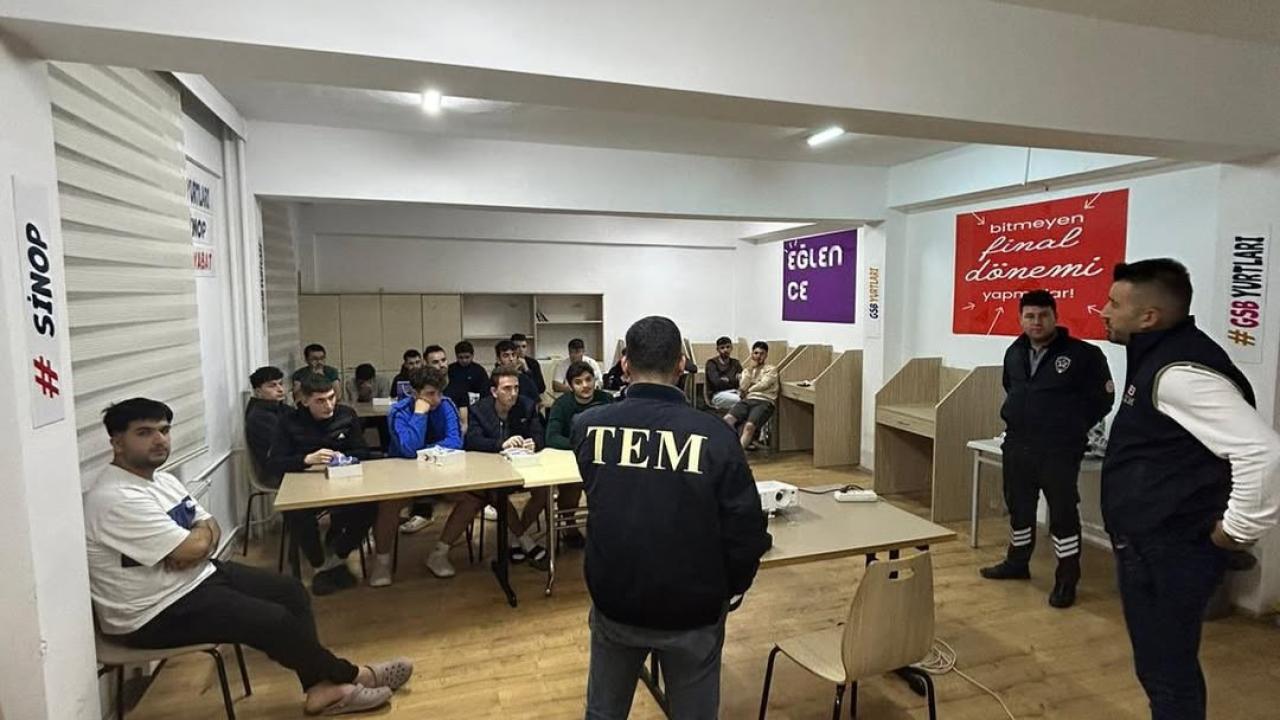 Sinop'ta gençler teröre karşı bilinçleniyor!