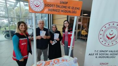 Sinop’ta kadına şiddete karşı farkındalık standı kuruldu
