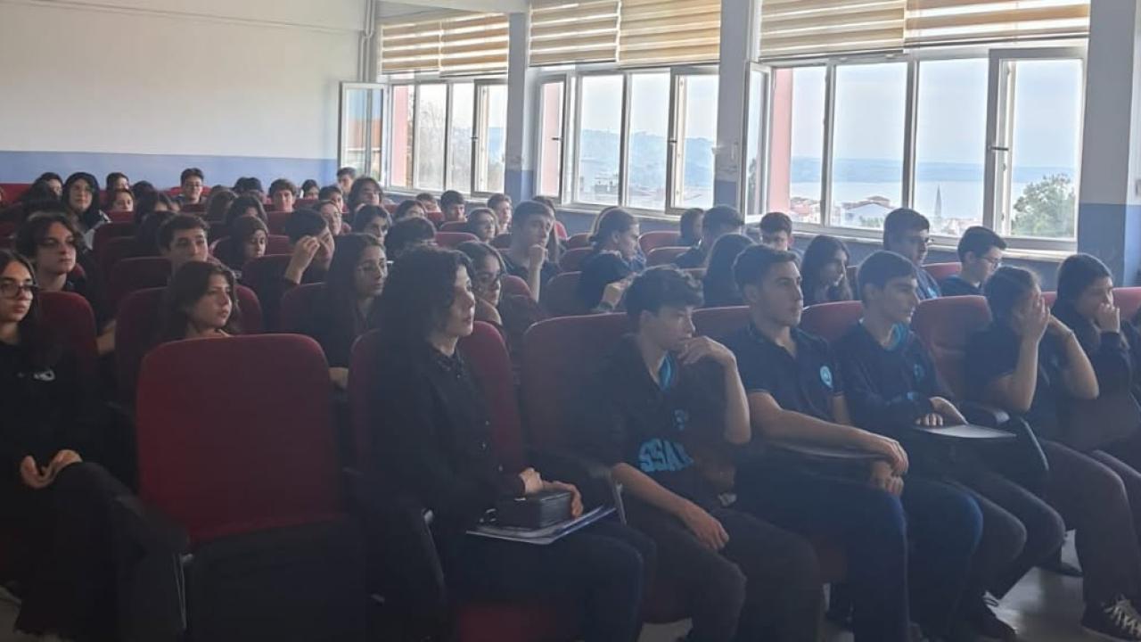 Sinop&#039;ta liselilere şiddetle mücadele anlatıldı