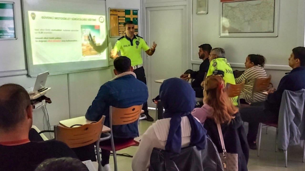 Sinop&#039;ta sürücü adaylarına trafik eğitimi