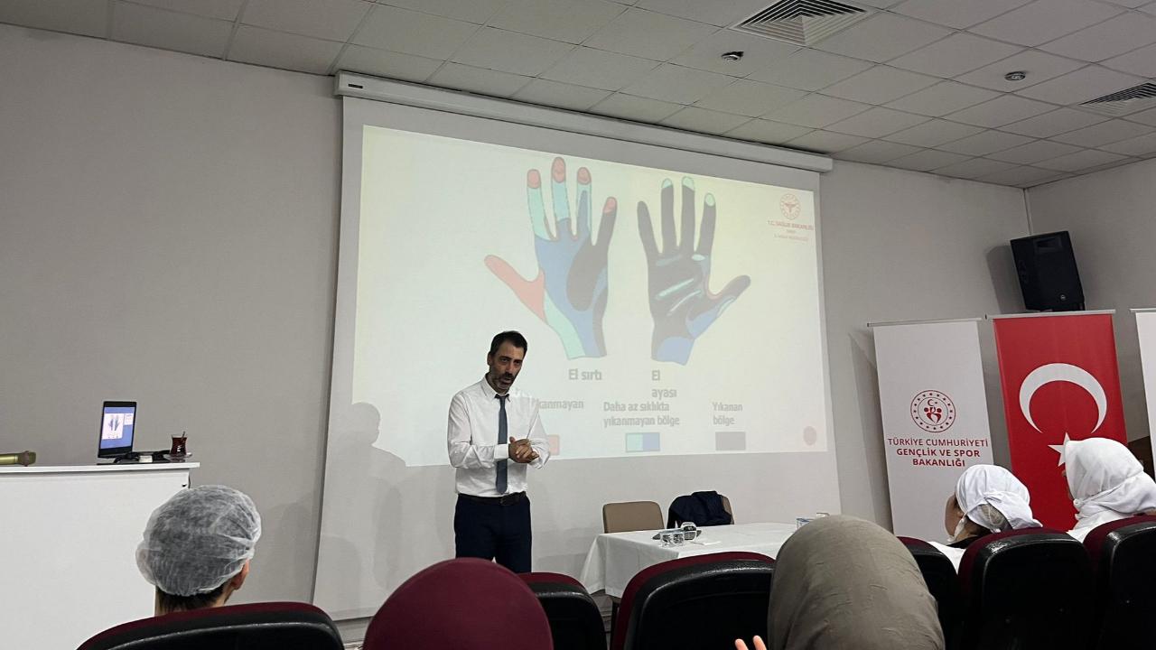 Sinop&#039;ta yurt çalışanlarına temizlik ve hijyen eğitimi