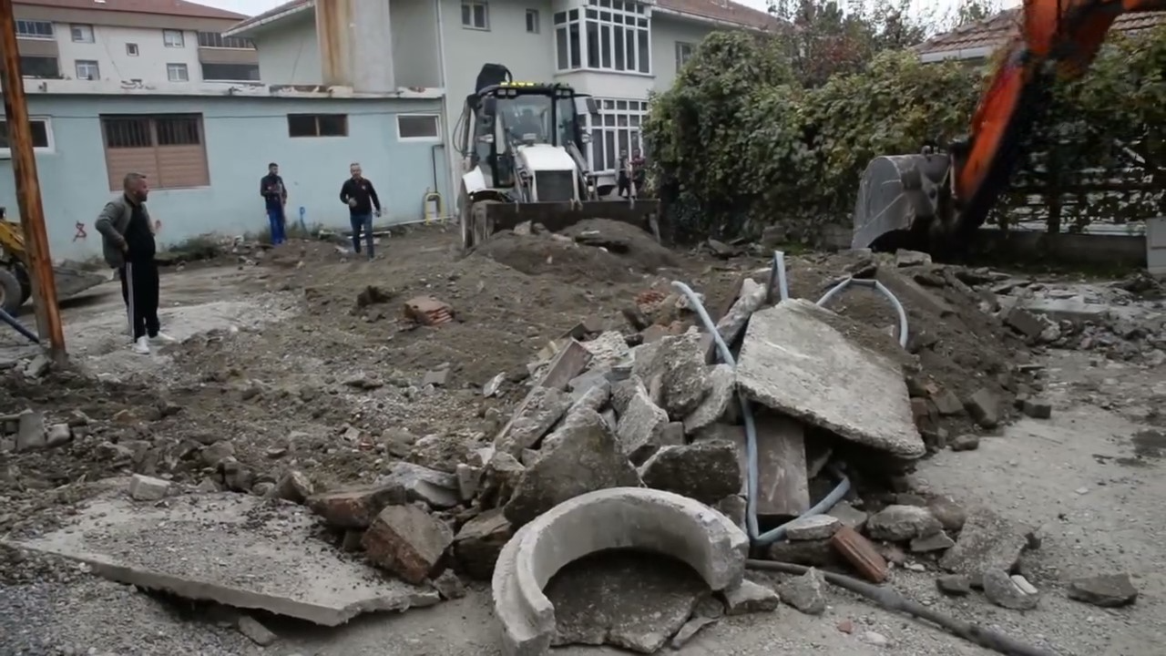 Türkeli&#039;de şehir estetiğini bozan engeller kaldırılıyor