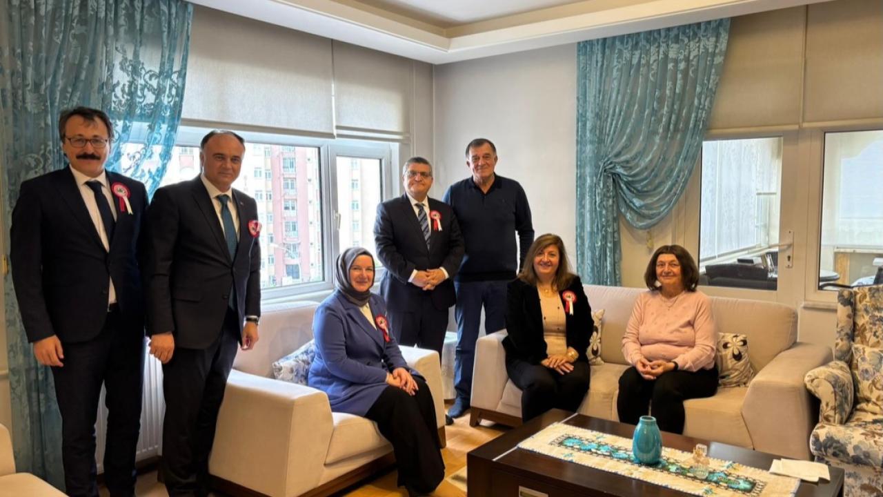 Vali Özarslan ve eşinden emekli öğretmenlere ziyaret