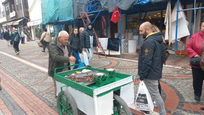 Yarım asırdır geçimini Sinop Kestanesi ile sağlıyor!
