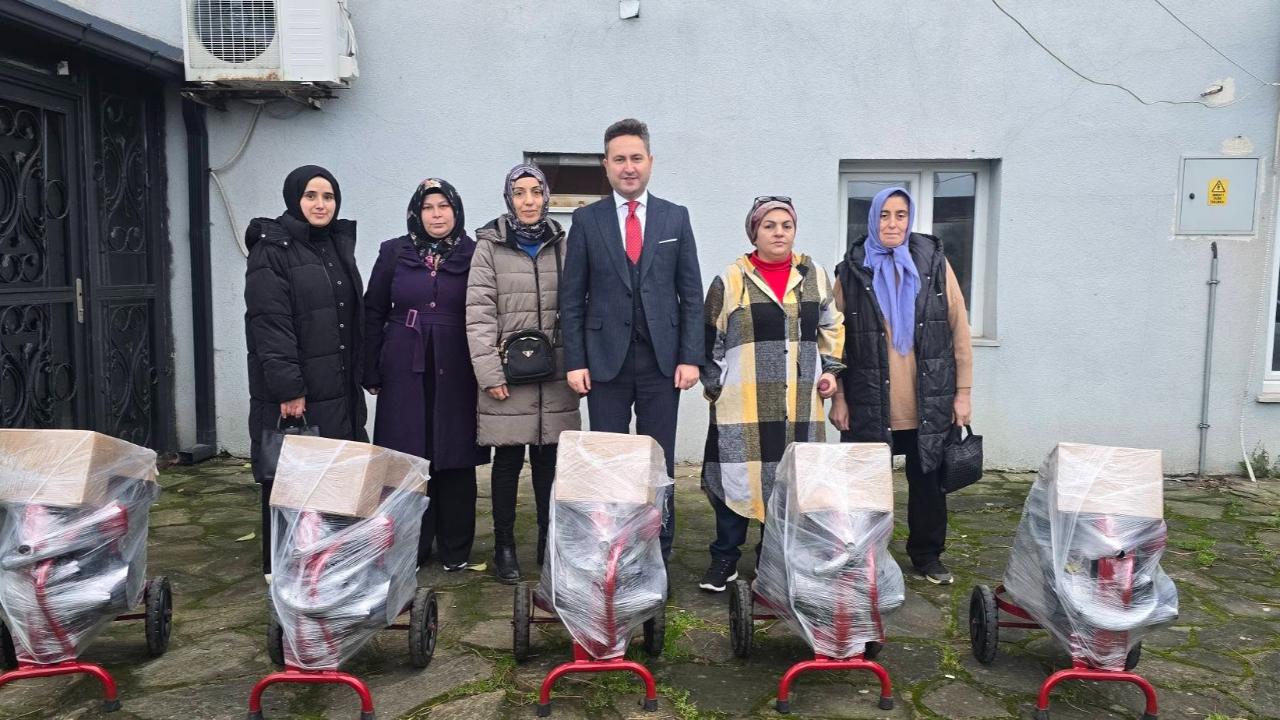 Ayancık’ta kadın üreticilere makine desteği