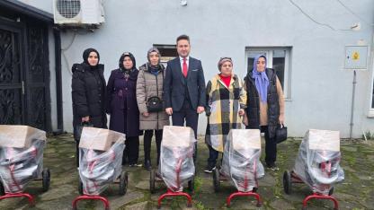 Ayancık’ta kadın üreticilere makine desteği