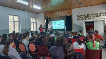 Ayancık'ta öğrencilere dijital farkındalık eğitimi