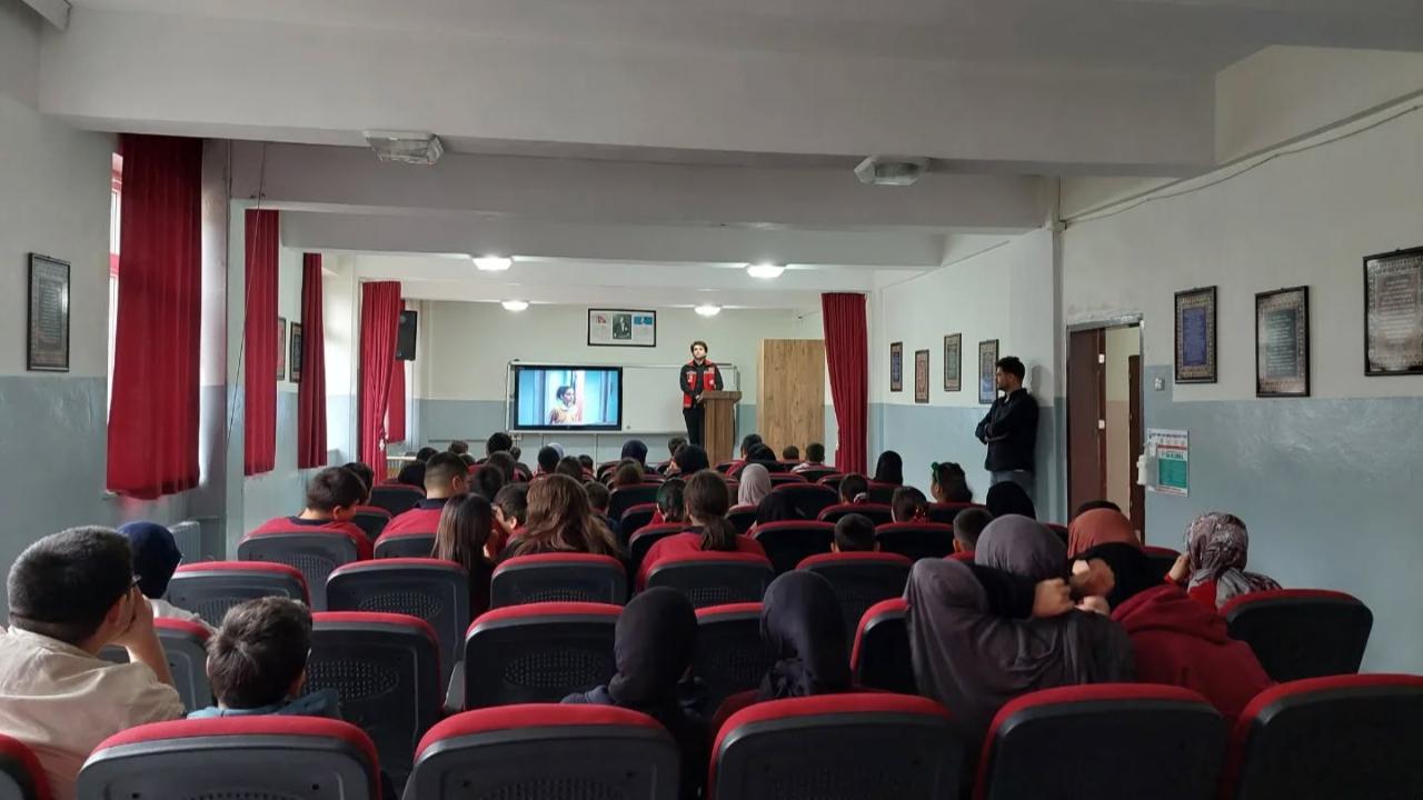 Ayancık&#039;ta öğrencilere dijital güvenlik eğitimi