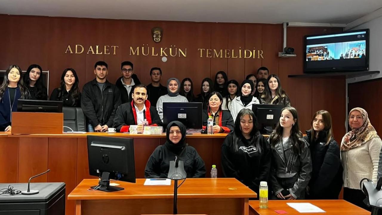 Boyabat'ta öğrenciler adaletin işleyişini yerinde gözlemledi