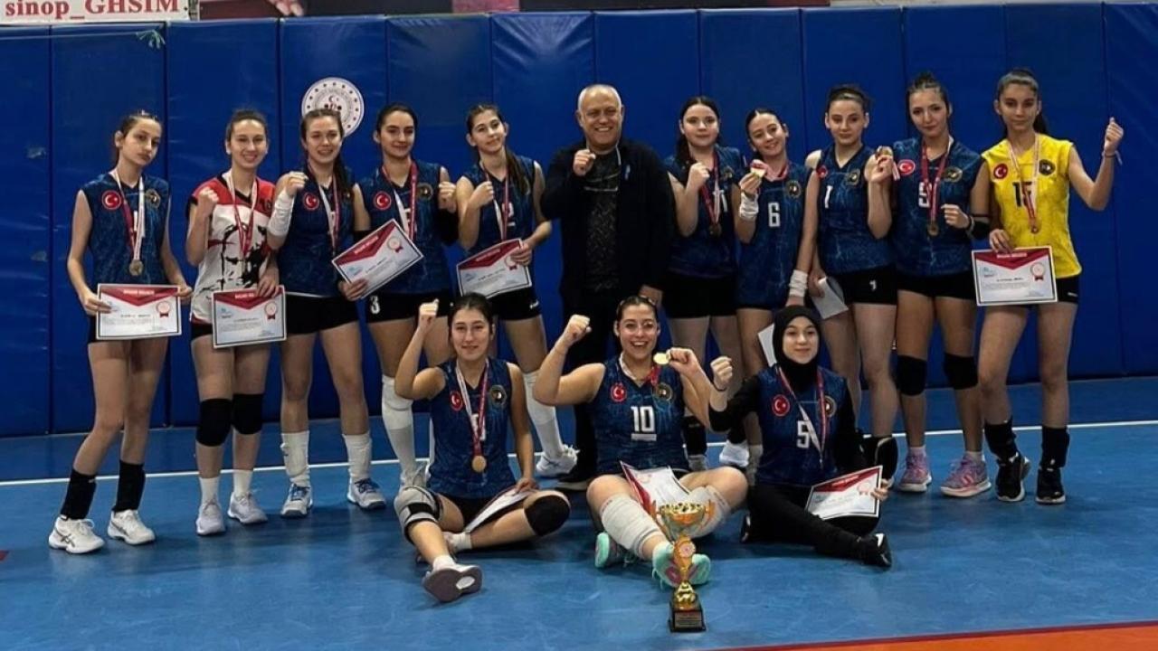 Genç kızlar voleybolunda zafer Ayancık’ın