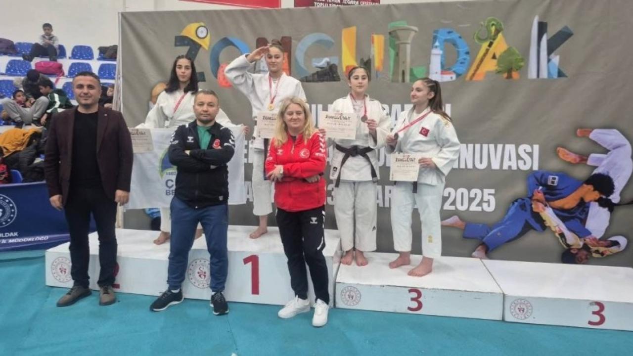 Gerzeli sporcular Zonguldak’ta kürsüye çıktı