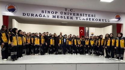 Hem yemin ettiler hem yaka kartlarını aldılar