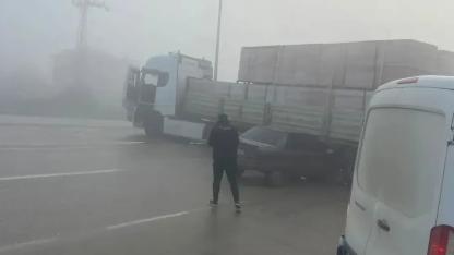 Kontrolü kaybeden otomobil tırın altına girdi: 1 yaralı